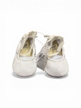 Baby Gap Girls White Eyelet Slip On Shoes, Size 5, 18-24 Months, NEW